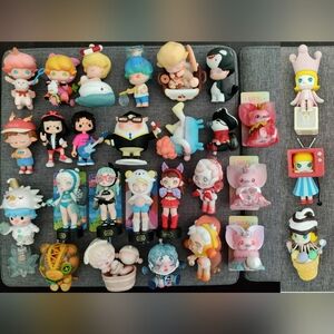 Pop Mart blind box figures